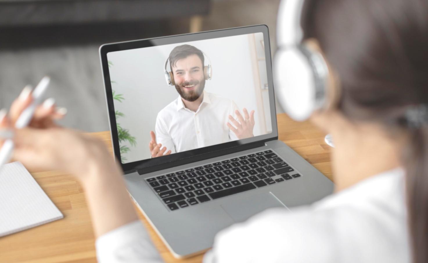 Espacio de trabajo profesional con documentación empresarial