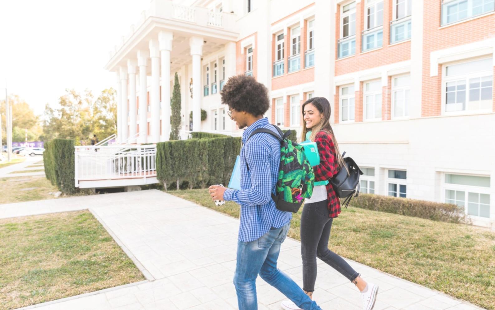 Ambiente de trabajo en tovanerith, oficina moderna en Oviedo